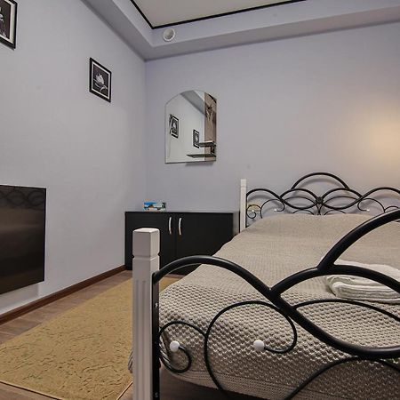 Battle Mile Hostel Cherkasy Ngoại thất bức ảnh