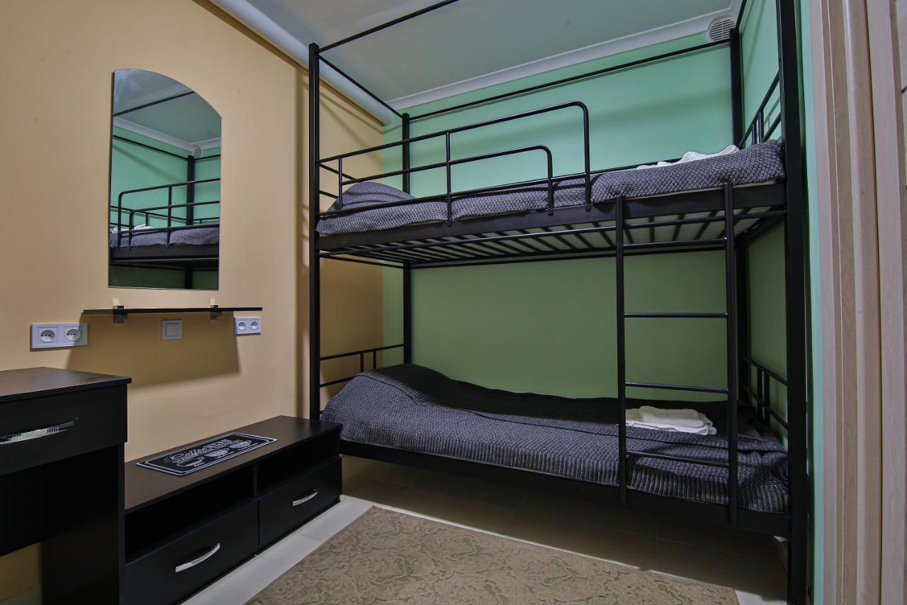 Battle Mile Hostel Cherkasy Ngoại thất bức ảnh