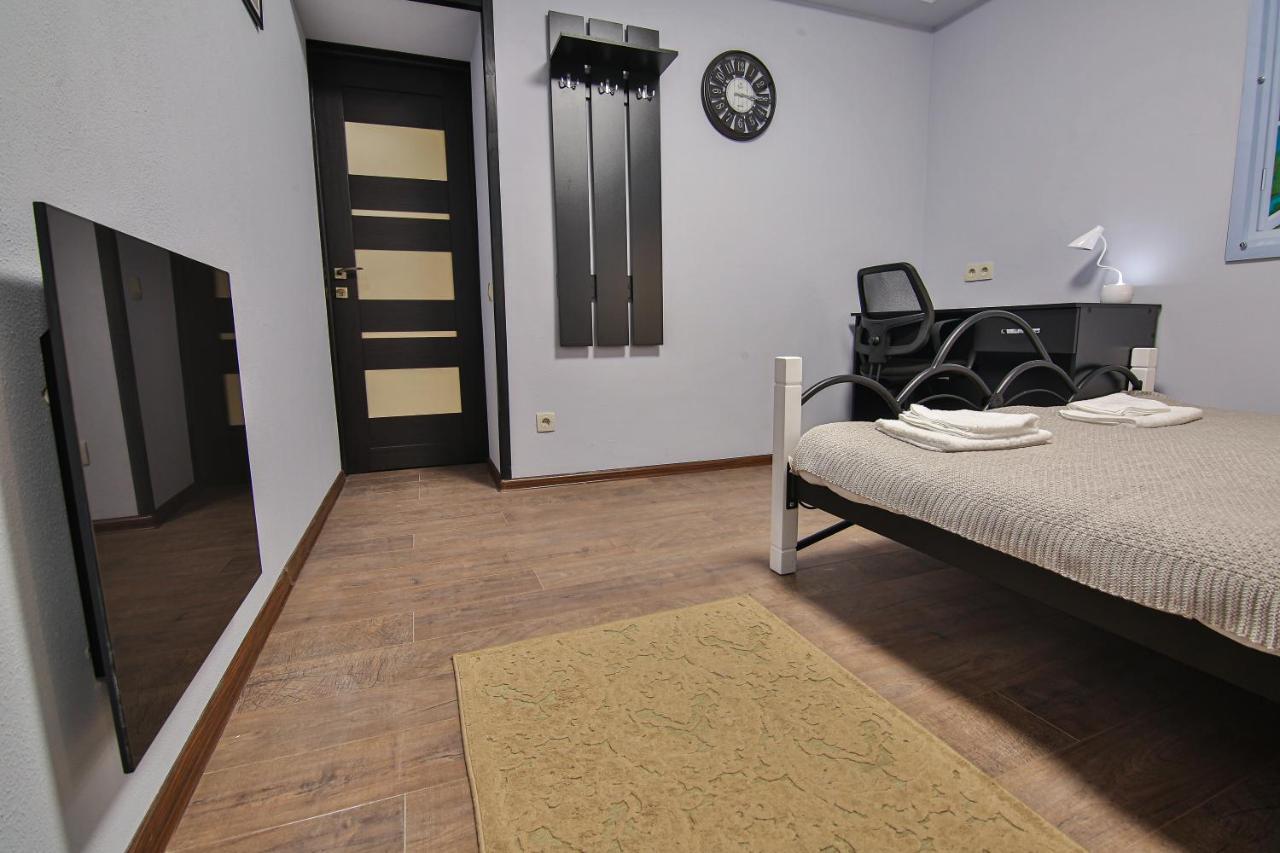 Battle Mile Hostel Cherkasy Ngoại thất bức ảnh