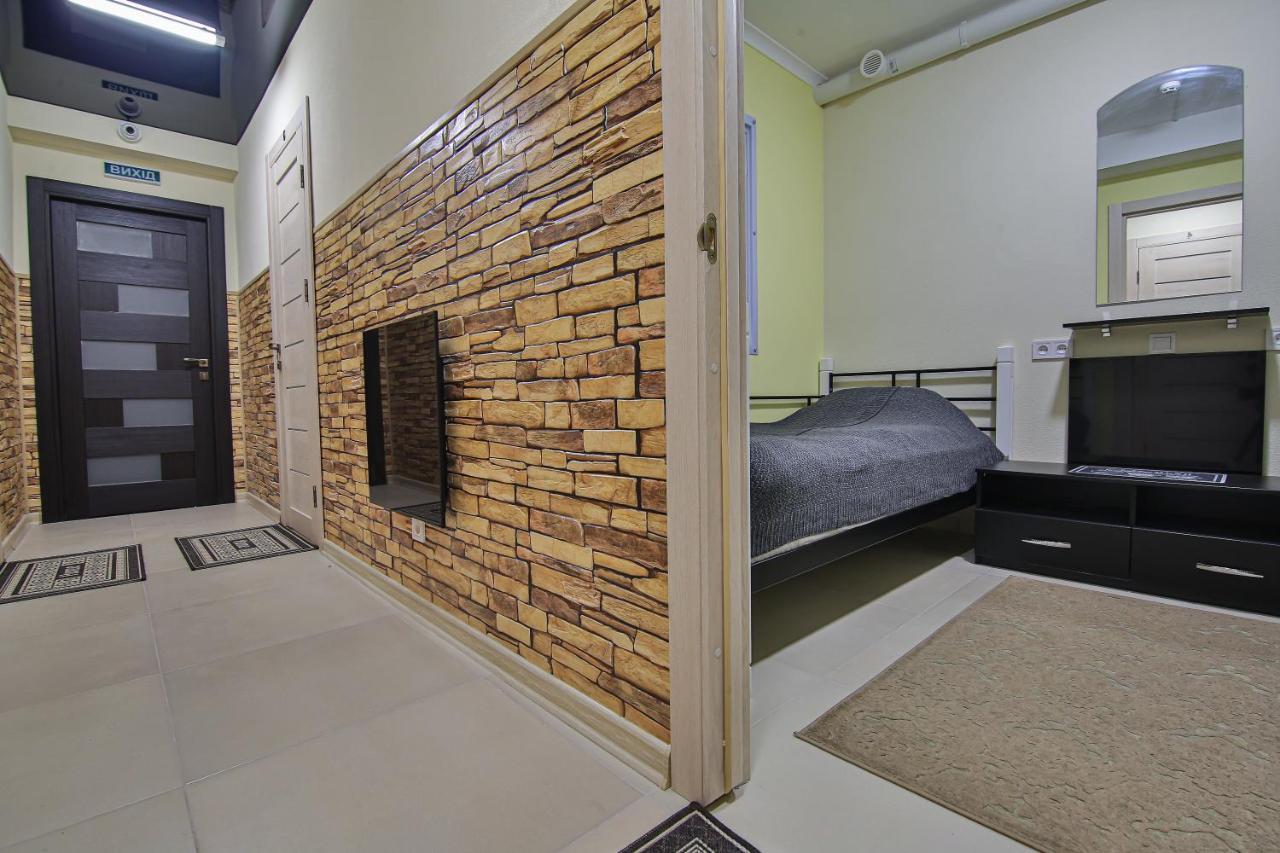Battle Mile Hostel Cherkasy Ngoại thất bức ảnh