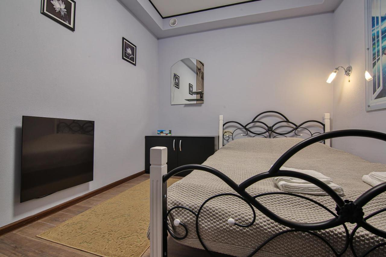 Battle Mile Hostel Cherkasy Ngoại thất bức ảnh