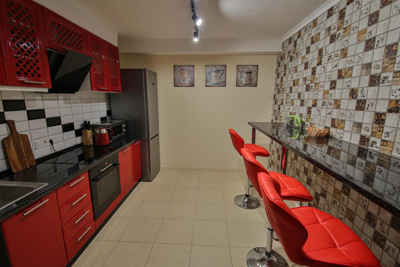 Battle Mile Hostel Cherkasy Ngoại thất bức ảnh