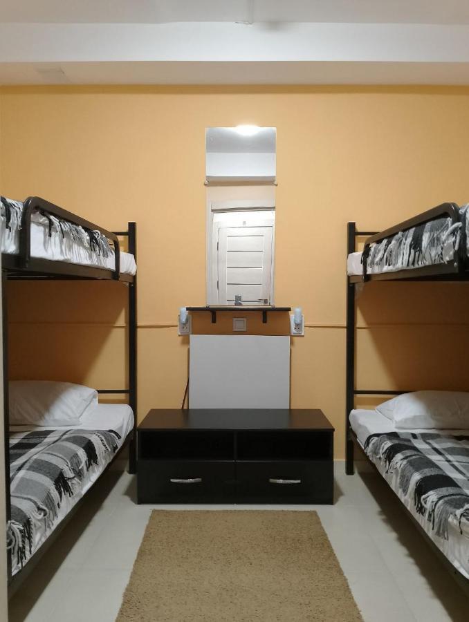 Battle Mile Hostel Cherkasy Ngoại thất bức ảnh
